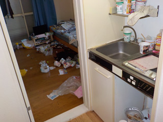 キッチンから部屋のビフォア
