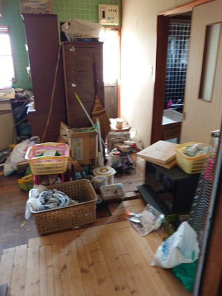 キッチン入り口のビフォア