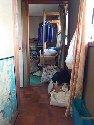 ２階廊下と部屋３入口のビフォア