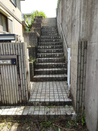 玄関の階段のアフター