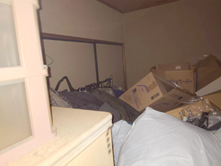 部屋１から２入口左手のビフォア