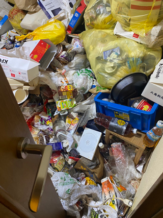 部屋入り口のビフォア