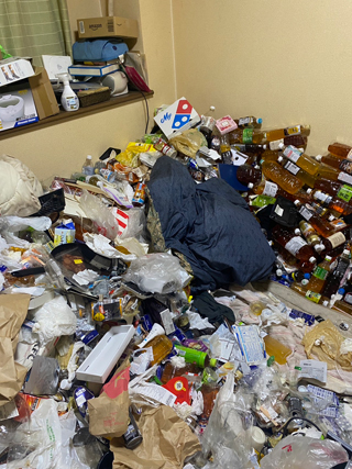 部屋左奥のビフォア