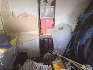 部屋１押し入れのビフォア
