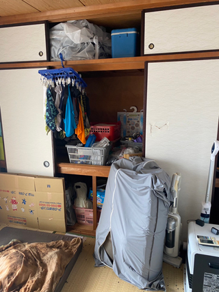 部屋３押し入れのビフォア