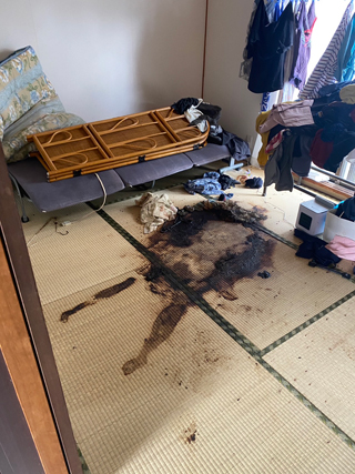 部屋２亡くなった場所のビフォア