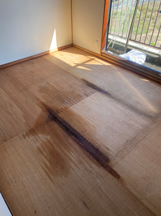 部屋２亡くなった場所の畳撤去後