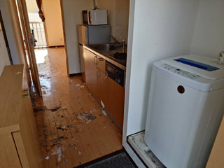 玄関右手の撤去後