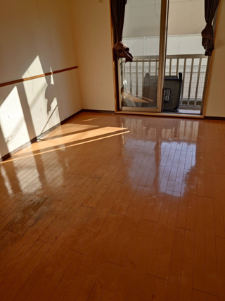 部屋左手のアフター(清掃後)