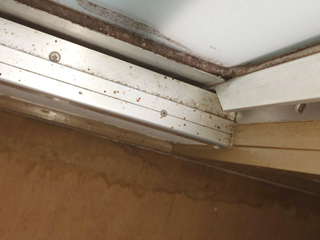 窓枠のビフォア