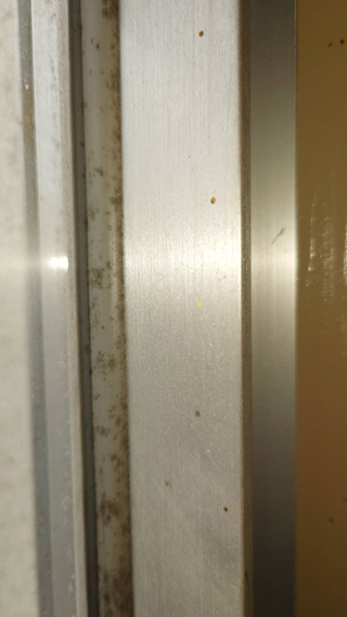 窓枠のビフォア