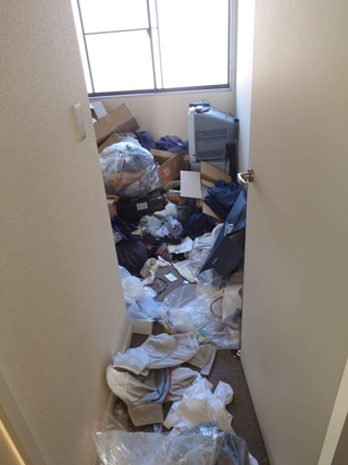 部屋2入口のビフォア