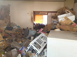 キッチンから部屋1のビフォア