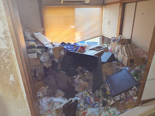 部屋2入口のビフォア