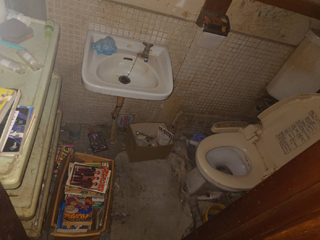 １軒目トイレのビフォア