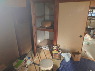 ２軒目部屋１押し入れのビフォア