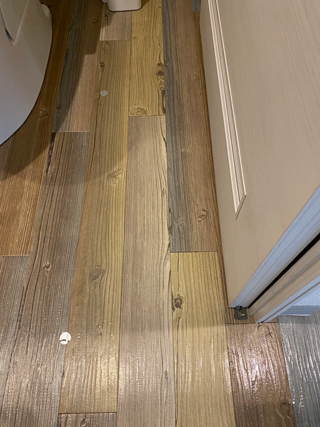 トイレ入り口床のアフター