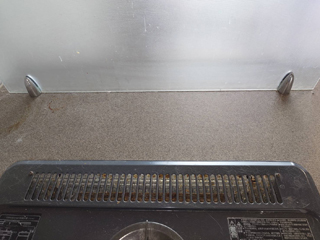 キッチン台上部のビフォア