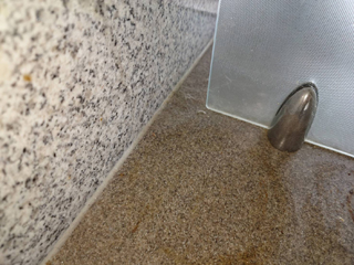 キッチン台上部のビフォア