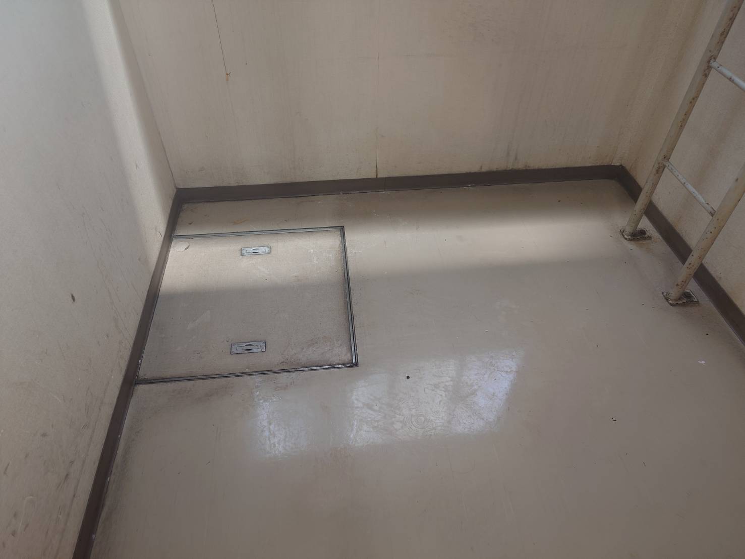 廊下の私物のビフォアアフター