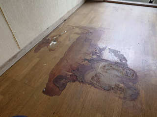 亡くなった箇所のビフォア、撤去後、洗浄後、削り後、アフター