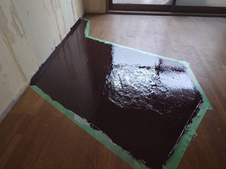 亡くなった箇所のビフォア、撤去後、洗浄後、削り後、アフター