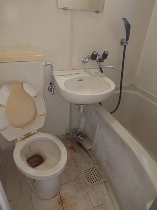 ユニットバスのビフォア、撤去後、アフター（清掃後）