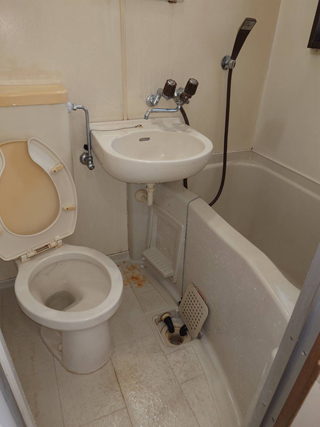 ユニットバスのビフォア、撤去後、アフター（清掃後）