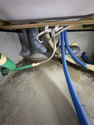 他の場所（床下漏水）での施工のビフォアアフター