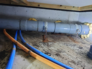 他の場所（床下漏水）での施工のビフォアアフター