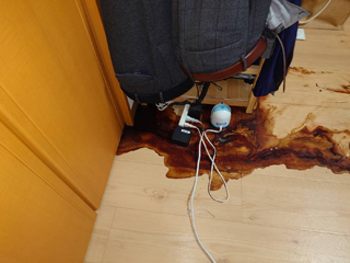 亡くなった場所のビフォア、撤去後、床撤去後、削り取り後、消毒剤散布後、アフター