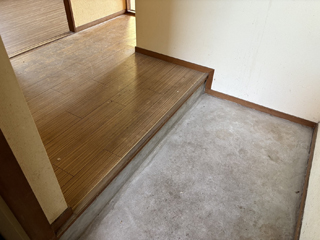 玄関のビフォア、撤去後、アフター