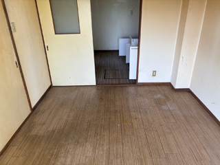部屋３のビフォア、撤去後、アフター