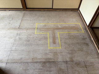 亡くなった箇所のビフォア、撤去後、畳撤去後、アフター