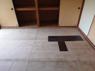 亡くなった箇所のビフォア、撤去後、畳撤去後、アフター