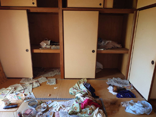 お亡くなりになった部屋２のビフォア、撤去後、畳撤去後、アフター