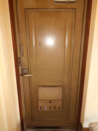 玄関扉のビフォア