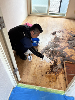 血痕の清掃風景