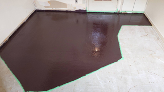 亡くなった場所の床３枚撤去後、消毒後、床上特殊清掃後、アフター