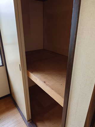 部屋２押し入れのビフォアアフター