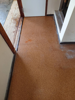 亡くなった場所の亡くなった場所のビフォア、床材撤去後、床撤去後、アフター