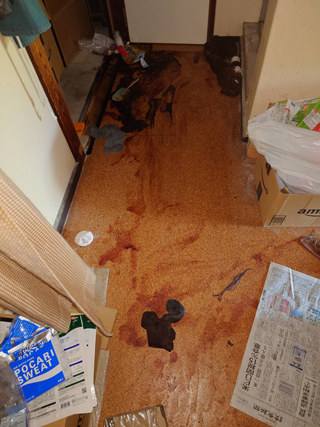亡くなった場所の亡くなった場所のビフォア、床材撤去後、床撤去後、アフター