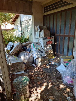 玄関前のビフォア、途中、アフター