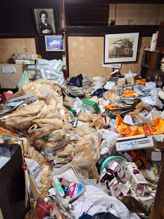 部屋３キッチン側からのビフォアアフター