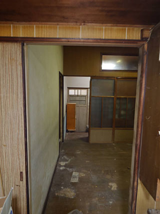 廊下奥部屋５入口のビフォアアフター