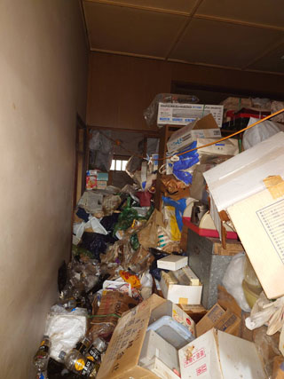 廊下奥部屋５入口のビフォアアフター