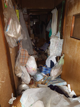 母屋から続き離れ廊下のビフォアアフター