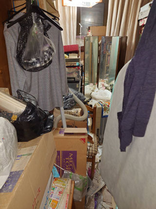 部屋６入口のビフォア、途中、アフター