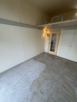 部屋奥左手からのビフォア、撤去後、アフター
