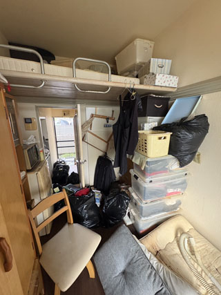 部屋奥右手のビフォアアフター